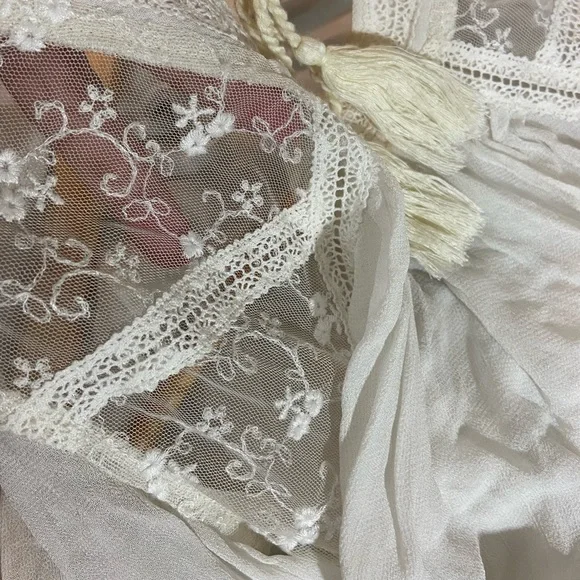 14th & Union Embroidered Tops. Size -S ( Fit S-M) - Picture 12 of 14